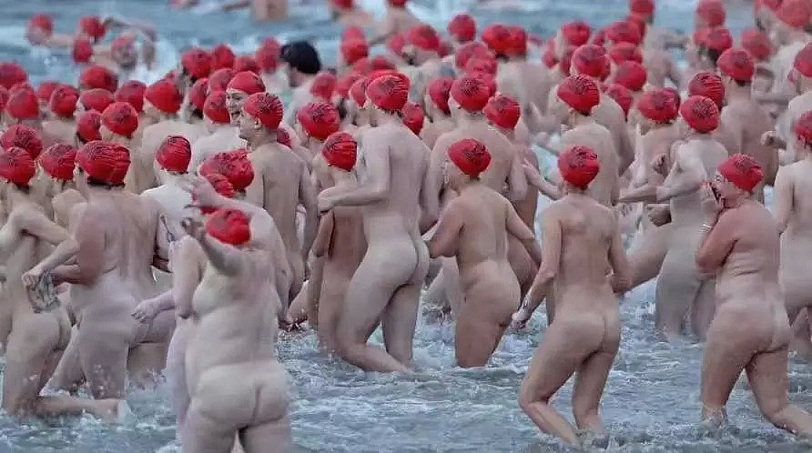 惊！！！接近零度的冬天，近2000名澳洲人裸奔冲向大海 - 6