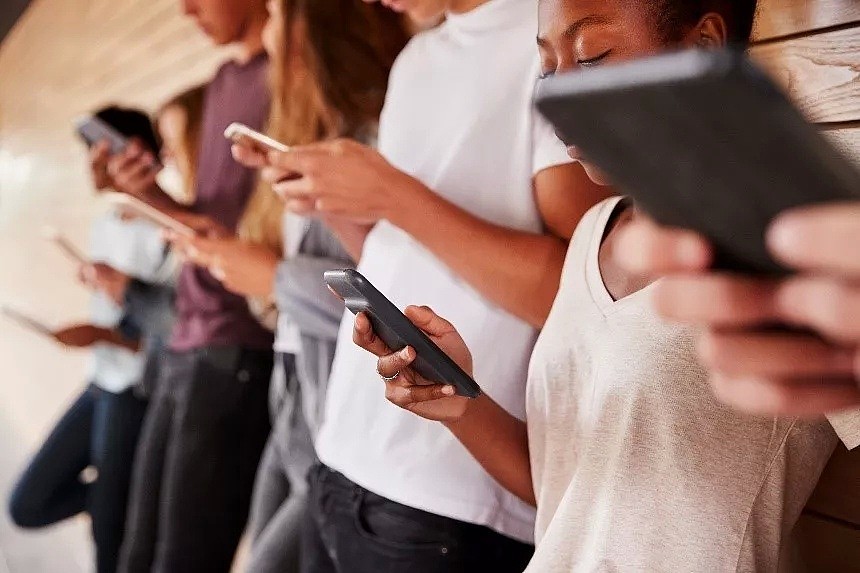 维州公校将禁止学生把手机带进课堂 - 1