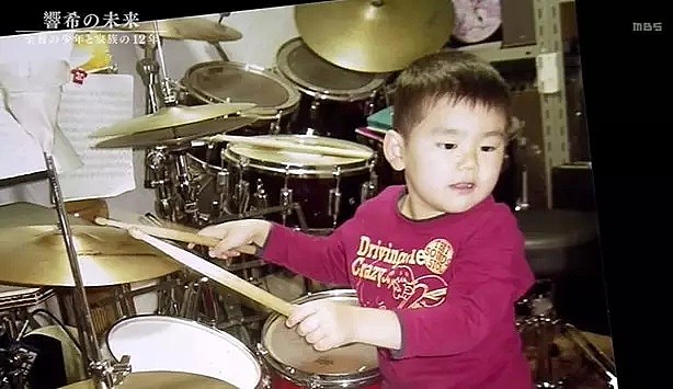 日本10岁失明架子鼓少年开演奏会，看不见东西的他现场告白母亲！（组图） - 14