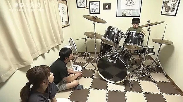 日本10岁失明架子鼓少年开演奏会，看不见东西的他现场告白母亲！（组图） - 16