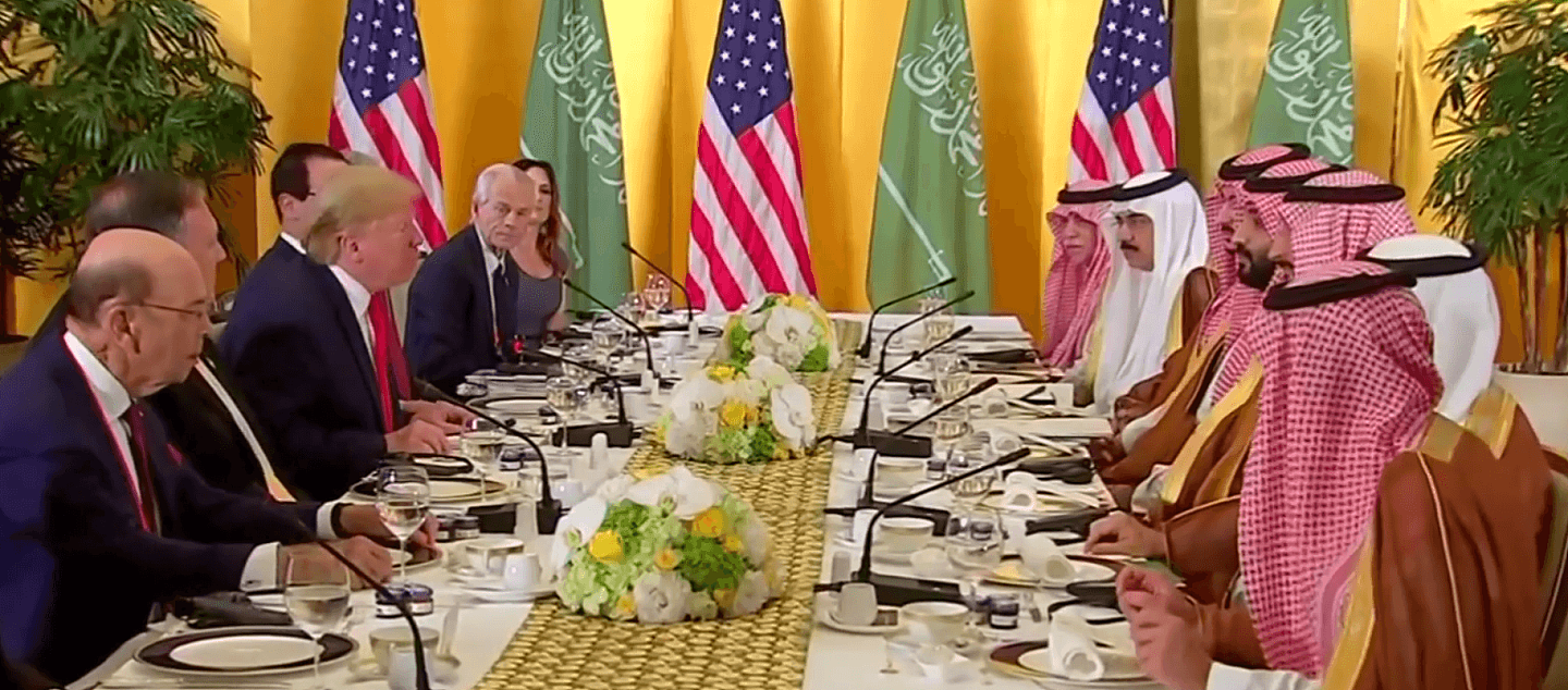 被戏耍？G20峰会上，特朗普轻拍沙特王储右肩，然后迅速闪过（图） - 2