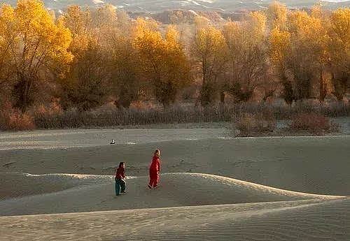 震惊世界，新疆沙漠深处发现长尾巴野人，神秘民族在此隐居已百年（组图） - 3