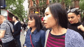 女游客伦敦意外录下钱包10秒被偷全程，竟是3个美女联手作案