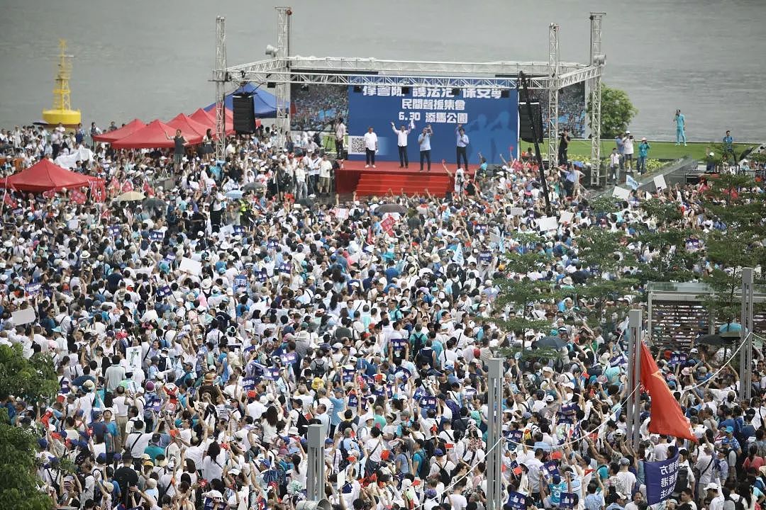17万香港市民上街撑警！还有梁家辉、谭咏麟、钟镇涛…（组图） - 5