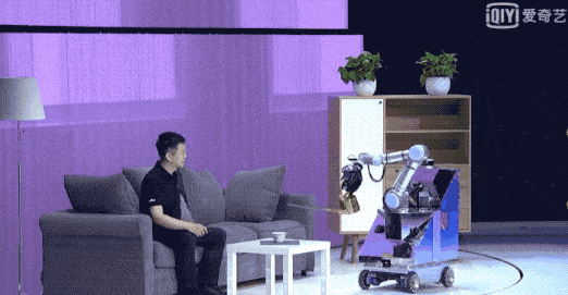 李彦宏遭泼水坚持为AI站台！百度鸿鹄芯片问世，与华为麒麟宣布合作（视频/组图） - 8