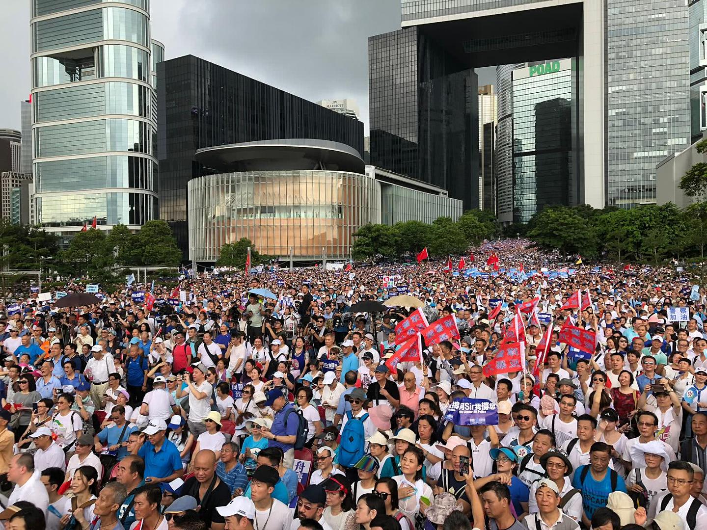 香港大爷怒斥外国干预香港司法：他们知道什么？