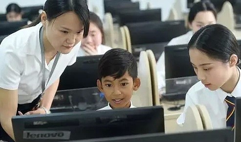 柬埔寨网红男孩来华留学了，然而其他的柬埔寨孩子，依然生活在阴暗之下...（组图） - 19
