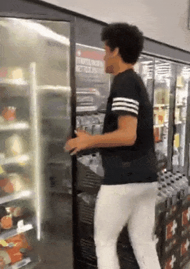 火了！美国女子舔完冰激凌放回冰柜，视频疯转！警方：最高可判20年...（组图） - 15