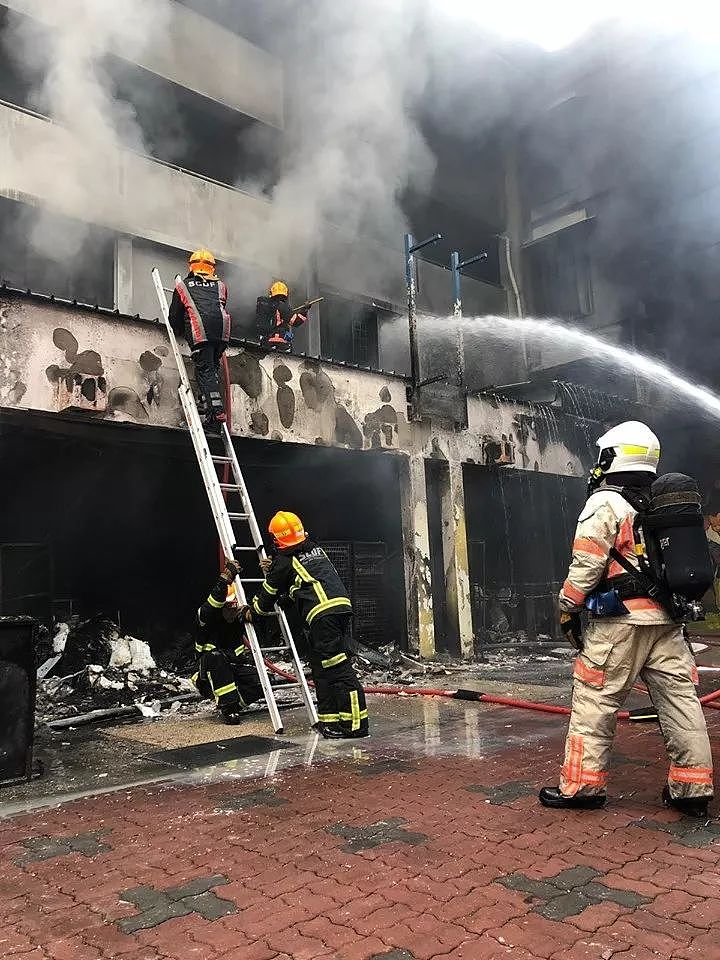 新加坡突发大火，一幢楼被烧毁8人入院！原因竟然是…（组图） - 6