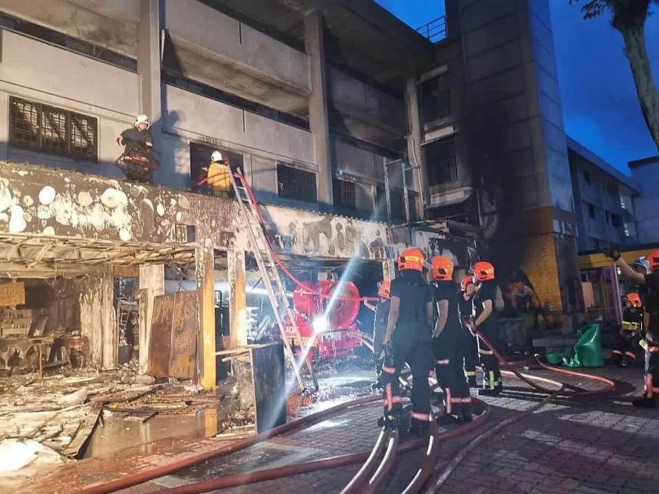 新加坡突发大火，一幢楼被烧毁8人入院！原因竟然是…（组图） - 11
