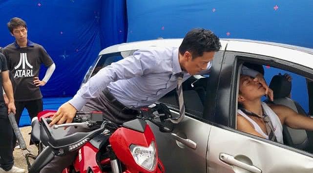 谢霆锋和甄子丹香港街头拍打戏，引发街坊的不满而被投诉