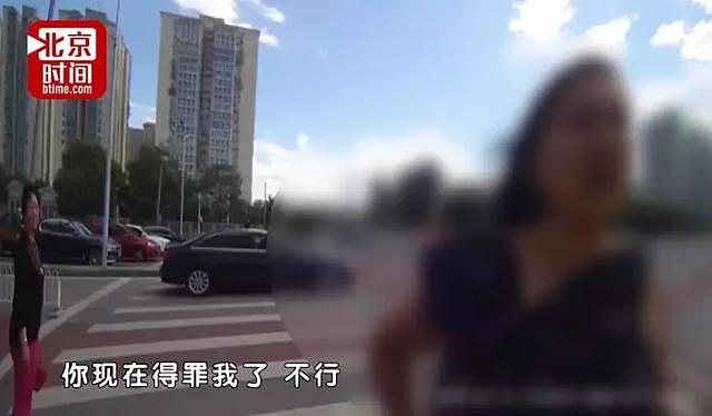 “你现在得罪我了！”北京街头女子辱骂交警10分钟，被拘留