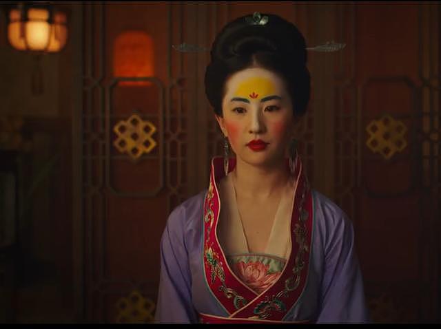 《花木兰》预告片遭差评：刘亦菲不够英气，妆容夸张，国籍惹争议（组图） - 8