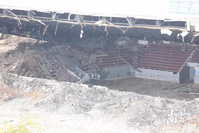 深圳体育中心拆除时坍塌，多人被埋，仍有人员被困（视频/组图） - 5