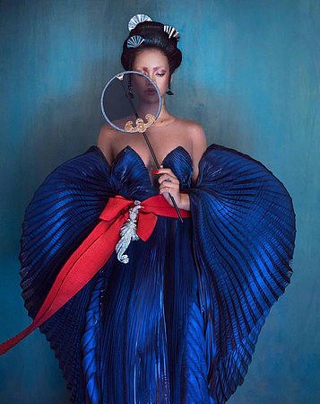 ▲▼蕾哈娜近来为《时尚芭莎》拍摄中国风封面。 （图／翻摄自微博）