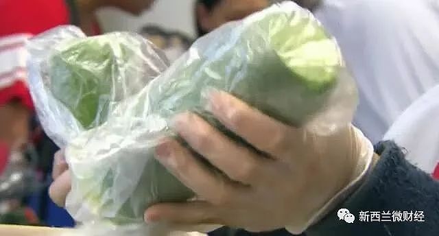 澳海关成“菜市场”，中国大妈带各式蔬菜闯关被查！偷藏香烟咸菜，还没开箱水先流出来（组图） - 22