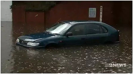 狂风暴雨冰雹，三重极地寒流袭击澳洲！华人区城铁延误，大巴车祸一死九伤！（组图） - 16