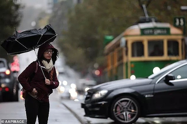 狂风暴雨冰雹，三重极地寒流袭击澳洲！华人区城铁延误，大巴车祸一死九伤！（组图） - 18