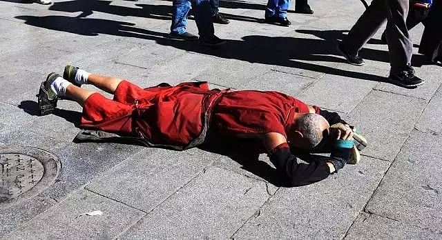“去了一趟西藏，我睡了100个女人”：伪朝圣，榨干了多少中国人（视频/组图） - 7