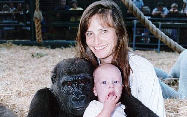 28岁外国美女嫁给猩猩，婚后打算为猩猩生孩子，网友：不可思议（组图） - 3