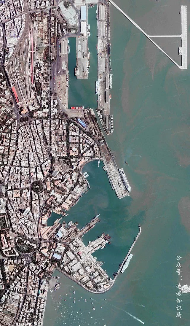 撒尔塞特岛-孟买都市区南端的港口区，新的集装箱港在建在海湾东岸（图像来自Google map，DigitalGlobe）