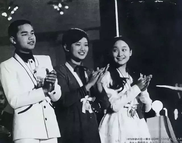 中国女歌手在最红的时候嫁日本人销声匿迹，多年后将三个儿子送进了斯坦福！（组图） - 3