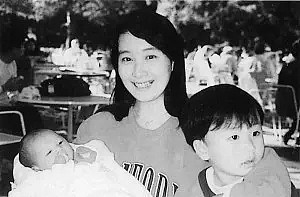 中国女歌手在最红的时候嫁日本人销声匿迹，多年后将三个儿子送进了斯坦福！（组图） - 14