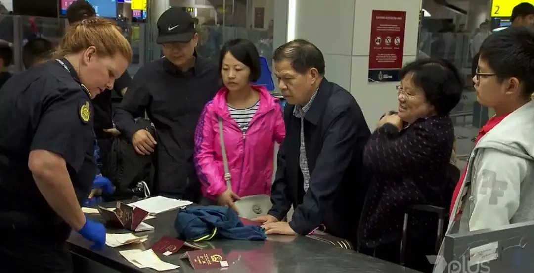 中国美女导游竟有双重身份，澳机场入境被拦，当场遣返！一团中国游客蒙圈…（视频/组图） - 4