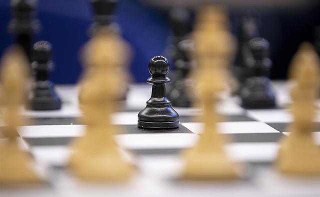 国际象棋大师被曝作弊：比赛时去厕所偷看智能手机
