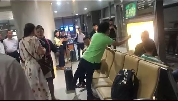 郎朗音乐伙伴黄铮大闹机场，辱骂女士殴打小孩高喊“我是头等舱”（视频/组图） - 2