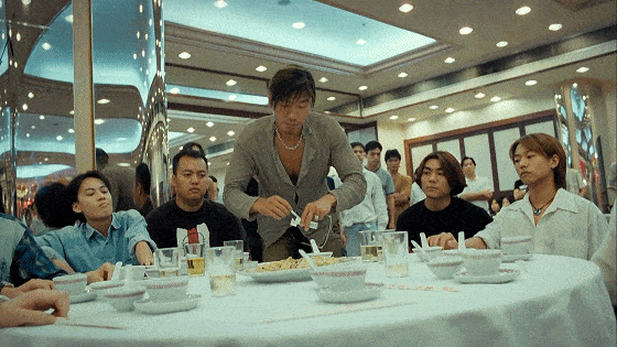 霸气外露！中国新移民在纽约中餐馆吃饭嫌上菜慢，怒掀桌子，茶壶砸人（组图） - 4