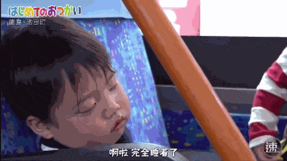 泪目！日本4岁哥哥带着2岁弟弟，为去世父亲买花：路很长，谢谢有你陪我（视频/组图） - 11