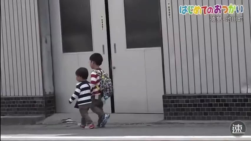 泪目！日本4岁哥哥带着2岁弟弟，为去世父亲买花：路很长，谢谢有你陪我（视频/组图） - 15