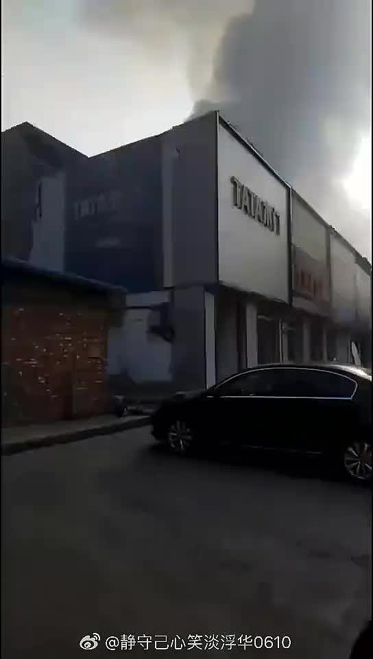 义马市气化厂爆炸周围楼房玻璃炸碎了