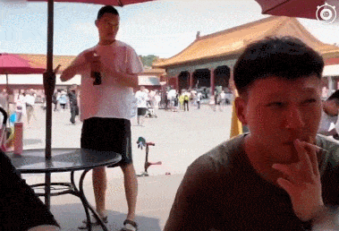 网曝有游客在北京故宫吸烟并发视频炫耀 警方已启动调查程序（组图） - 4
