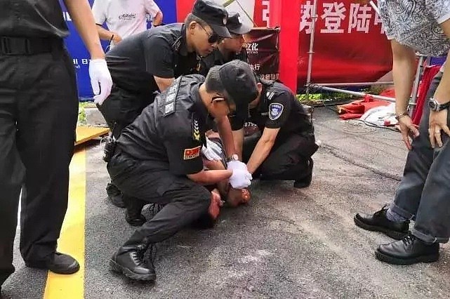 好险！任达华被陌生男子捅伤，腹部出血！第一位制服凶手的人曝光！（视频/组图） - 8