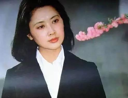曾被誉为“中国第一美女”，结婚两次却未生子，今66岁优雅老去（组图） - 3