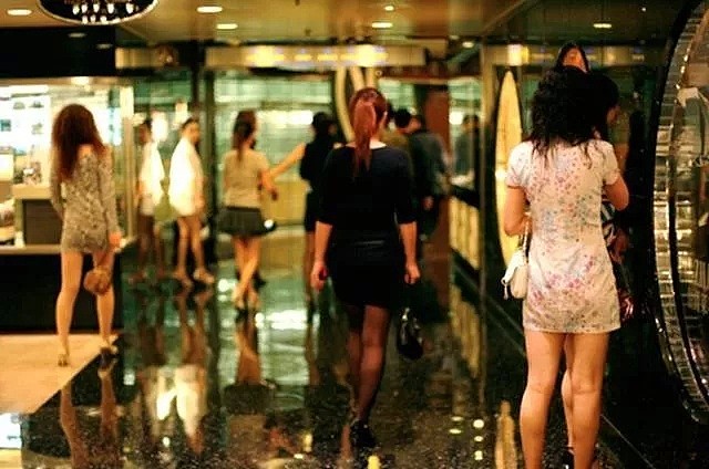 中国女子竟拿旅游签证出国卖淫 一晚上收$700（组图） - 1