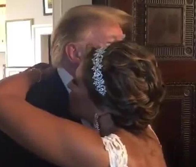 尴尬！特朗普闯入婚礼招待会，悄悄环抱亲吻新娘，被新郎看见