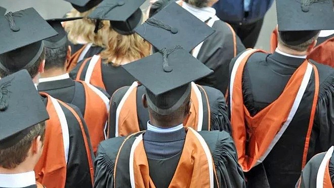 英近3成大学生获一等学位，暴涨80%，政府下严控令救声誉！（组图） - 6