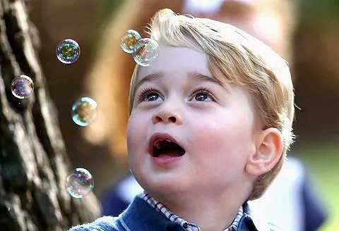 乔治小王子六岁啦～昔日的超萌表情帝现在长成啥样了？（组图） - 34