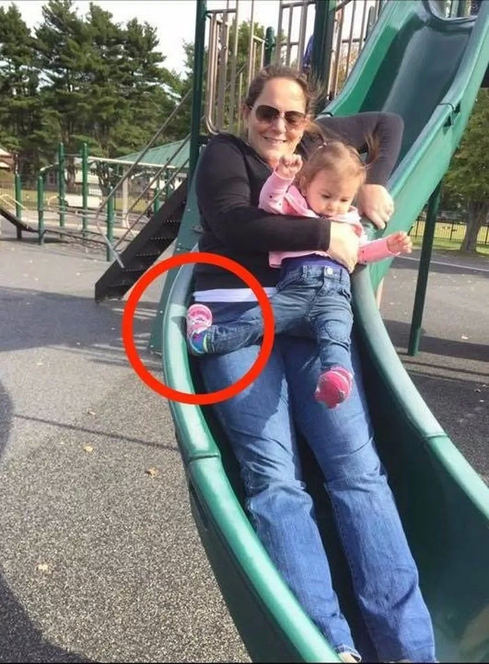 太危险了！数十万澳洲家长都在疯狂转发一张图片！在公园里，千万别这样玩滑梯了… - 7