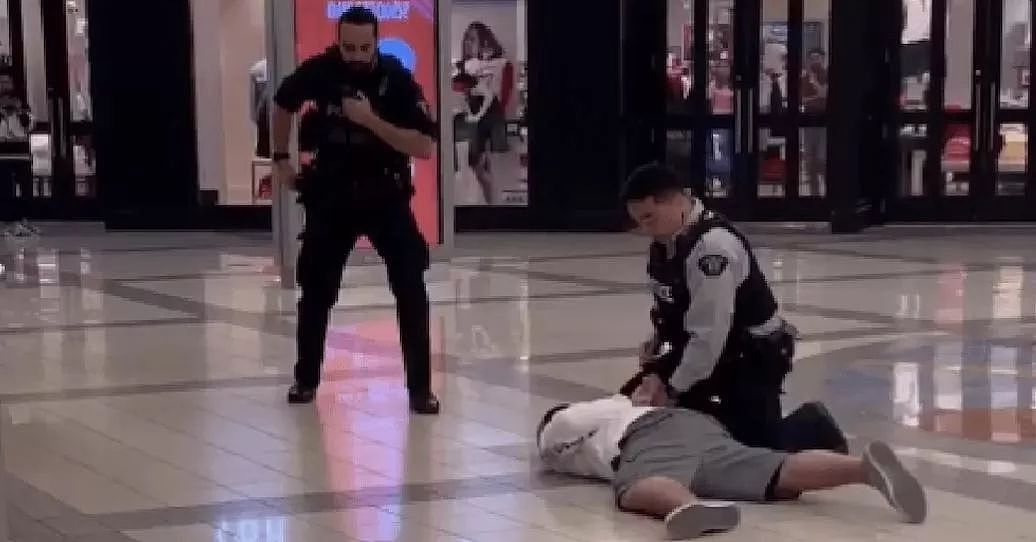 狂徒在加拿大购物商场用针头随机桶人！5人被扎！持枪武警出动抓人（组图） - 5