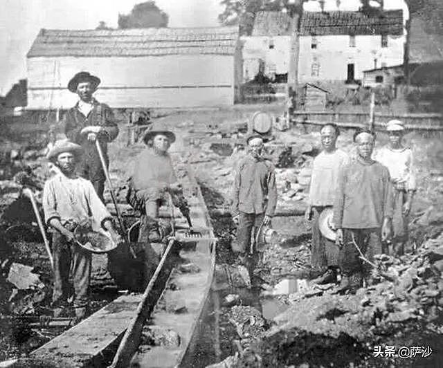 7月24日美国宣布巴拿马运河开通：修建该运河死了几千中国工人
