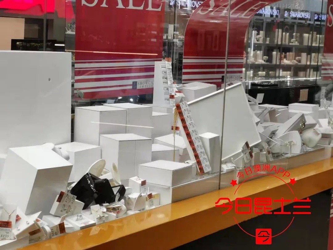 布里斯班华人区Sunnybank Plaza购物商场珠宝店被盗，珠宝遭洗劫碎片散落一地 - 3