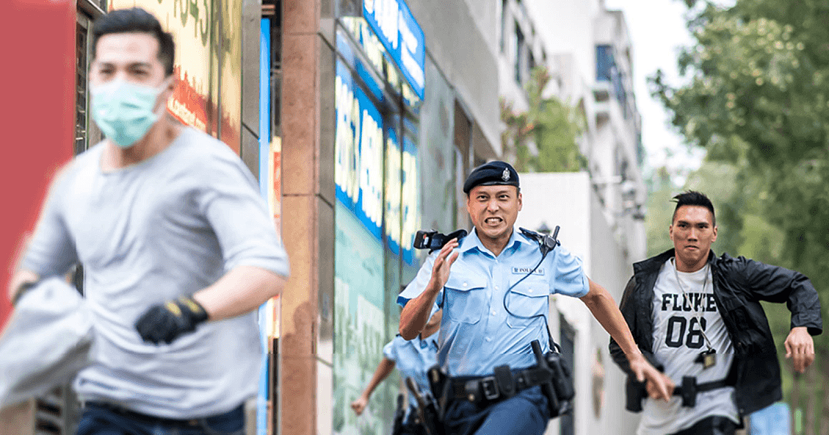 自从香港开始“要民主”，一些人就挑唆别人挑战警察（组图） - 3