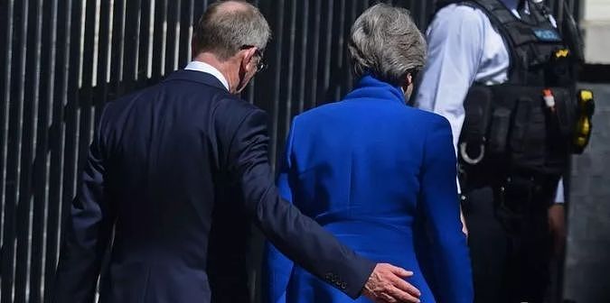 鲍里斯去见女王，女王：搞不懂这时候还有人肯做首相啊！（组图） - 3