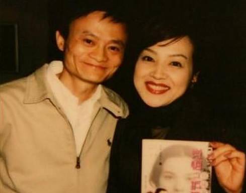 她曾是风靡中国的排球女将，还是马云“初恋”，却被婆婆殴打，身患癌症，如今……（组图） - 19