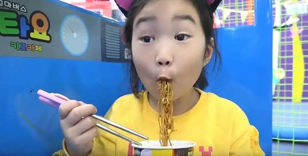 6岁韩国网红小女孩赚钱给父母买了5000万的超级豪宅，我彻底酸了...（组图） - 8
