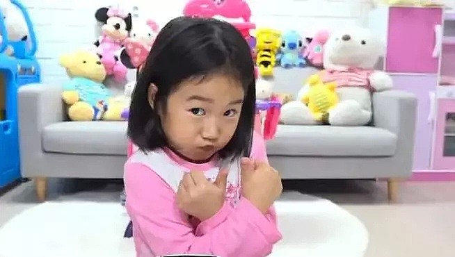 6岁韩国网红小女孩赚钱给父母买了5000万的超级豪宅，我彻底酸了...（组图） - 12